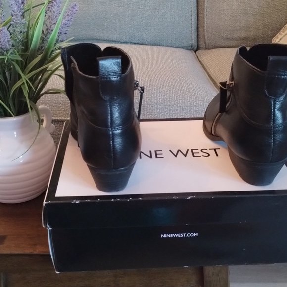 Nine West Ankle Boots size 9M - Picture 3 of 6